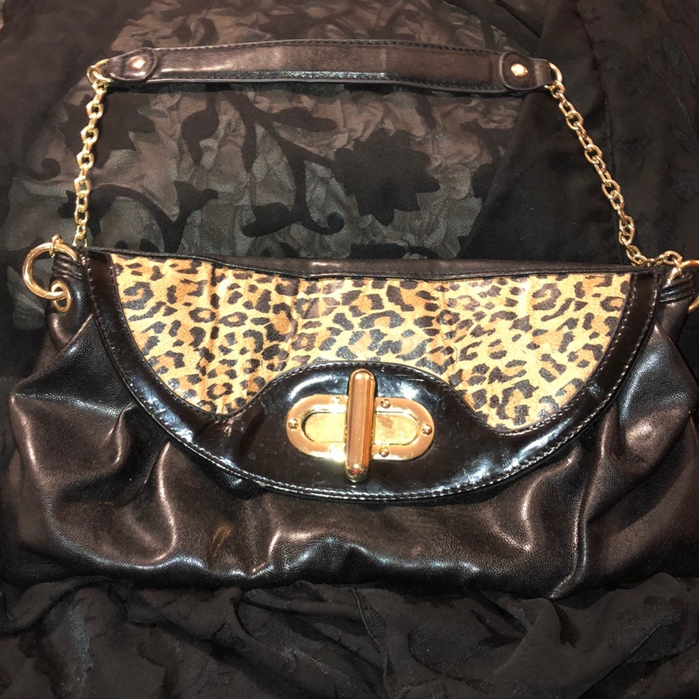 Daisy Fuentes clutch